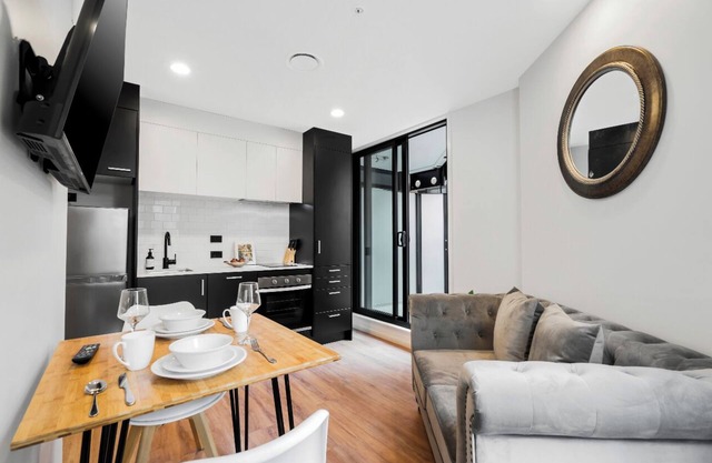Modern 1-Bedroom Studio in the City Centre