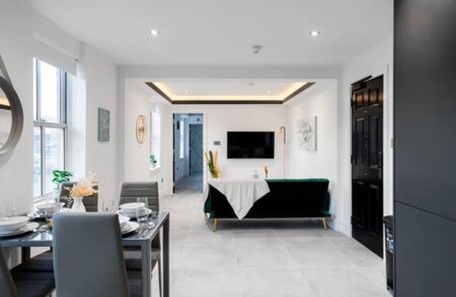 Modern 1BR Apartment Newbury Town Centre
