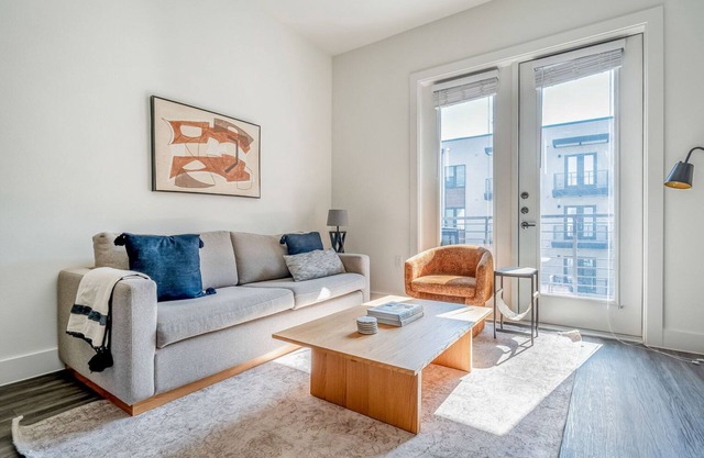 Modern 1BR in the Highlands w/Pool, W/D & Gym, walkable, by Blueground