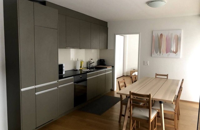 Modern 1BR with in trendy area (West 10)