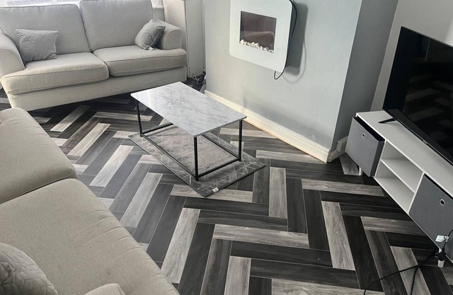 Modern 2-bed House Liverpool Close to Aintree Hosp