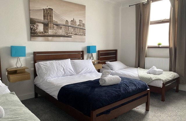 Modern 2 Bedroom Flat in Robert st, Swansea