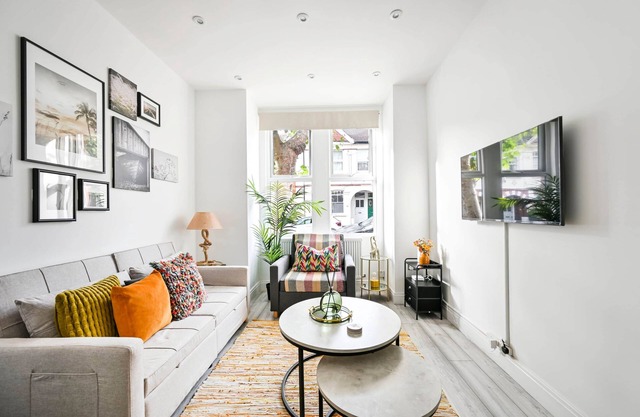 Modern 2 Bedroom House-Sleeps 6-Close to Tube & Tooting bec