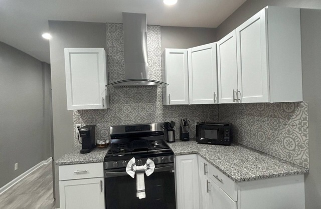 Modern 2-bedroom house in Columbus with modern amenities, and private backyard.