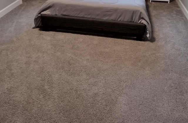 Modern 2 bedroom minutes from State Park, dining and shopping