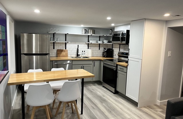 Modern 2bd Getaway Walk to Metro Free Parking