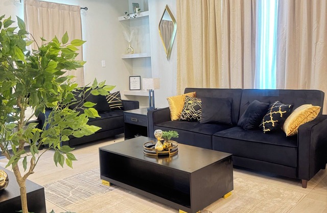 Modern 2BR-2BATH Family Home Near Major Attractions, Fast Wi-Fi, Dining & Parks