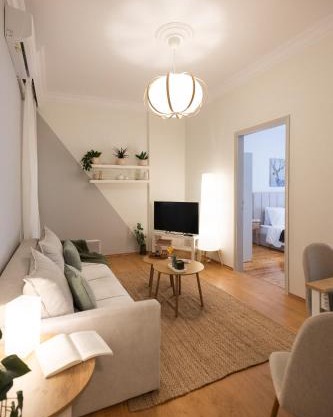 Modern 2BR Apt with Balcony, Central Thessaloniki