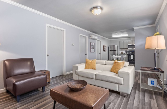 Modern 2BR in West Sac *5 Mins Downtown* w/Laundry