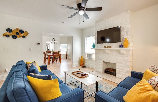 Modern 2BR Kansas City Condo Near Downtown