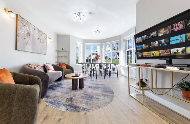 Modern 3 Bed Apartment Near Golders Green Station