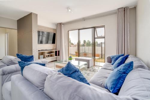 Modern 3-bedroom Apartment in Broadacres Sandton