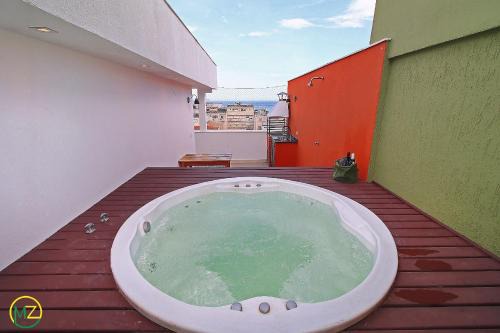 Modern 3 bedroom penthouse with jacuzzi and BBQ