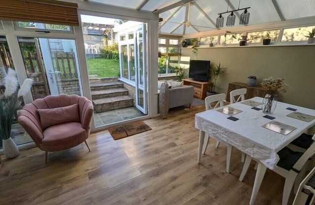 Modern 3B Eastbourne Retreat: Tranquil and Cozy Stay