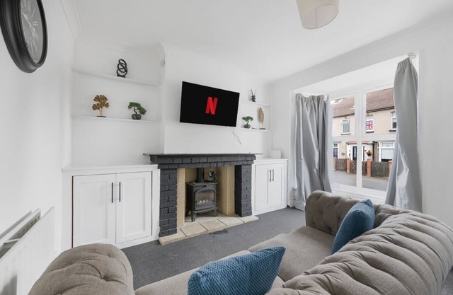 Modern 3Bed | A13/M25/Basildon Hospital | Sleeps 6