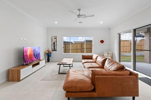 Modern 3BR Home in Peaceful Park Ridge Estate