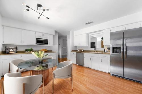 Modern 4BR Austin Retreat