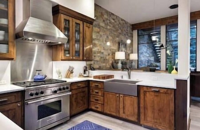 Modern 5 Bedroom Aspen Core, Walt to Everything!