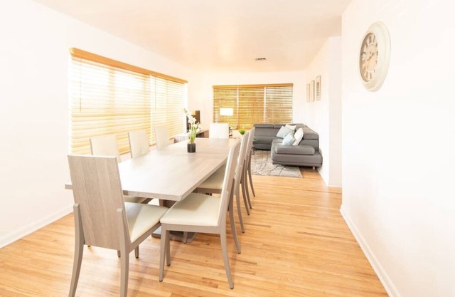 Modern 5 Bedroom Miami Home, 15 Min. to the Beach!