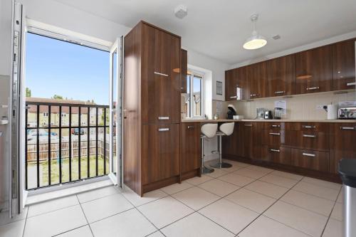 Modern 5BR Stay for Work & Groups