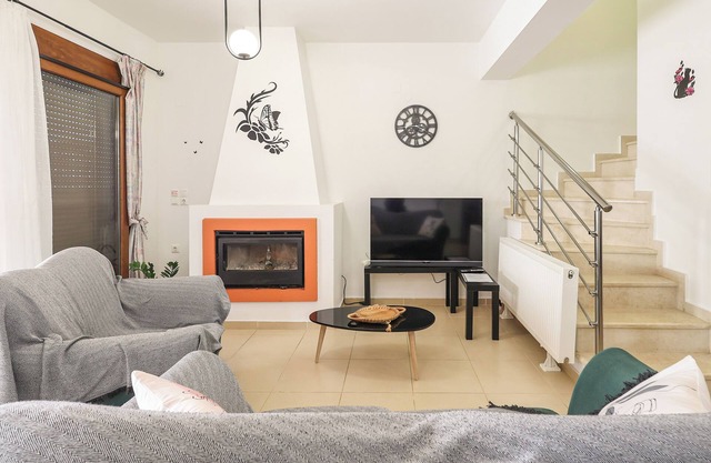 Modern and Ample 190m2 Home of 3BR steps to Beach