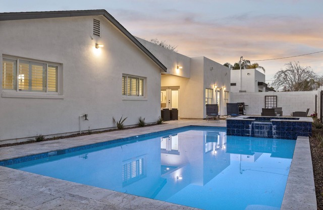 Modern and Classy 4 Bdrm In The Heart Of Old Town! Htd Pool