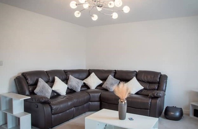 Modern and Luxurious House