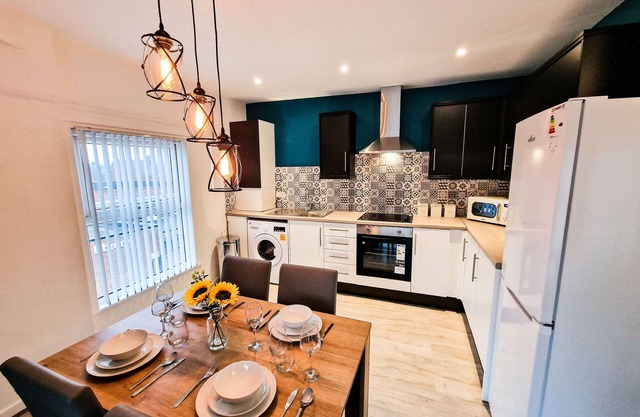 Modern and spacious 2 bedroom apartment, close to stadiums and city centre