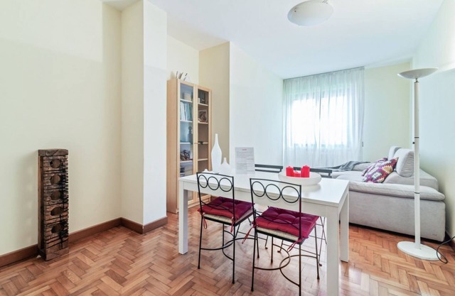 Modern and spacious apartment perfect for 5 guests is located in the Santa Rita area, a residential and very quiet area, a 10-minute walk from Prato della Valle and the Basilica of Sant'Antonio and 5 minutes from the main hospitals. Nearby you can find a