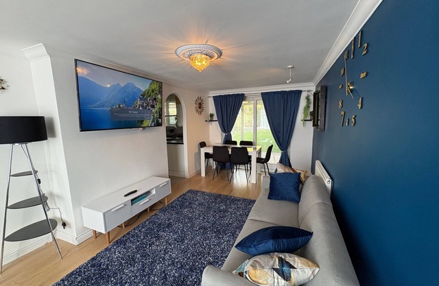 Modern and Spacious 3 Bed retreat - Bracknell