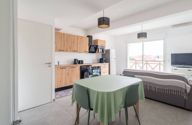 Modern apartment 50m from ocean, sleeps 4, with parking at Mimizan Plage