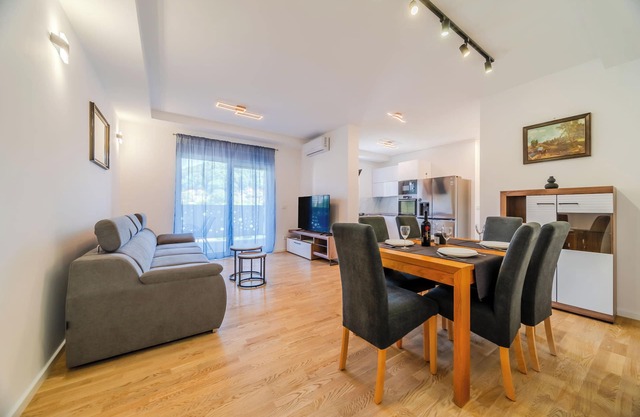 Modern Apartment With Balcony And Garage, Krapinske Toplice, Croatia