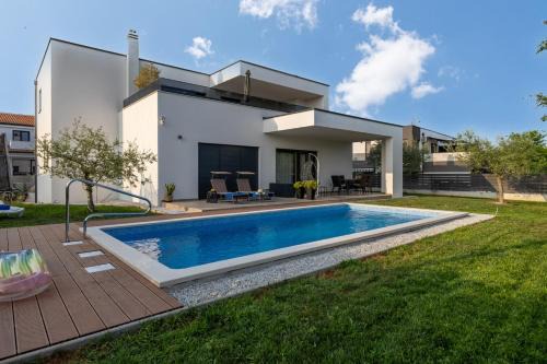 Modern apartment Ana with Jacuzzi and Pool