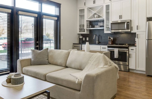 Modern Apartment in Prime Location (ID8961X08)