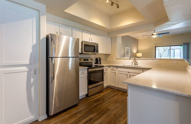 Modern Apartment in Prime Location (ID5140X6)