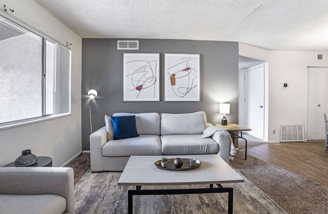 Modern Apartment in Prime Location (ID7515X35)