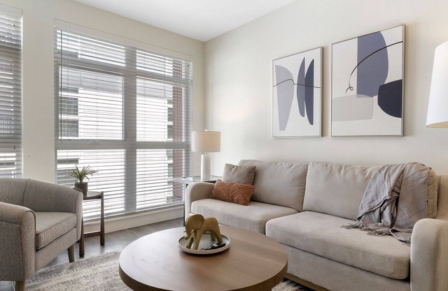 Modern Apartment in Prime Location (ID8324X58)