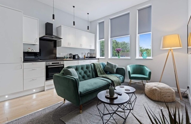 Modern Apartment| King Bed| Free Parking |Suite 6