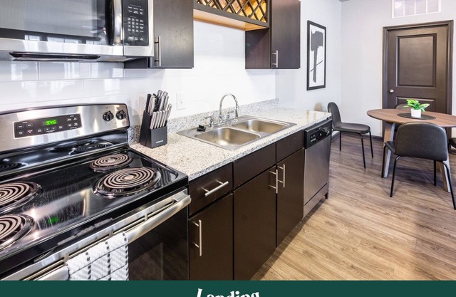 Modern Apartment in Prime Location (ID2347X39)