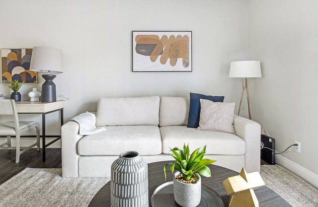 Modern Apartment in Prime Location (ID1232X656)