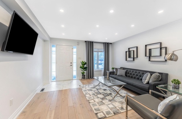 Modern & Beautifully Decorated -3 Bdrm W/1Parking!