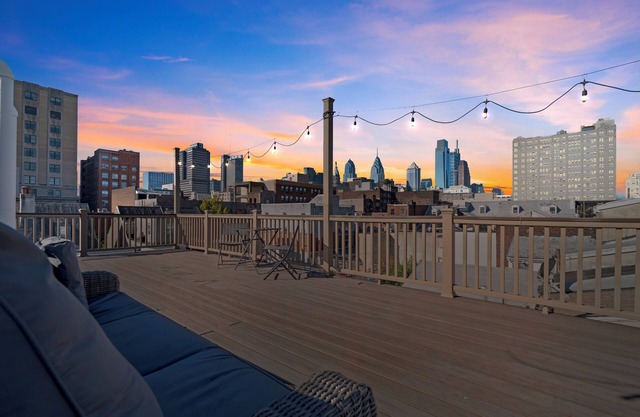 Modern Bi-Level Loft w/Private Rooftop Deck + Game Room Near Convention Center
