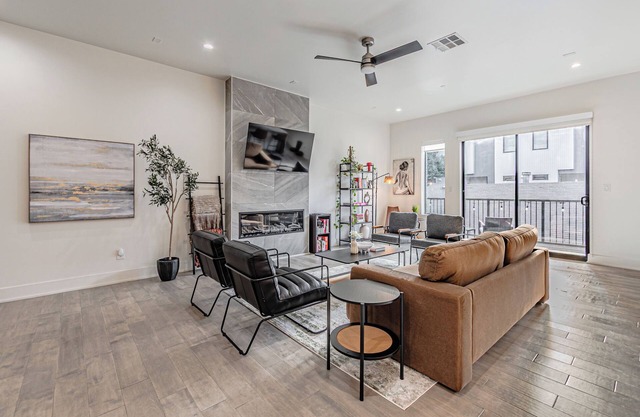 Modern Bishop Arts Retreat 3BR/3BA + Rooftop & Dallas Skyline Views