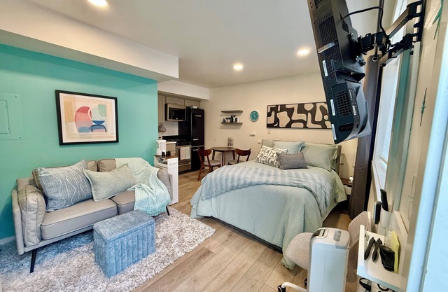 Modern-Boho Studio with Private Zen Patio – Sellwood, Portland
