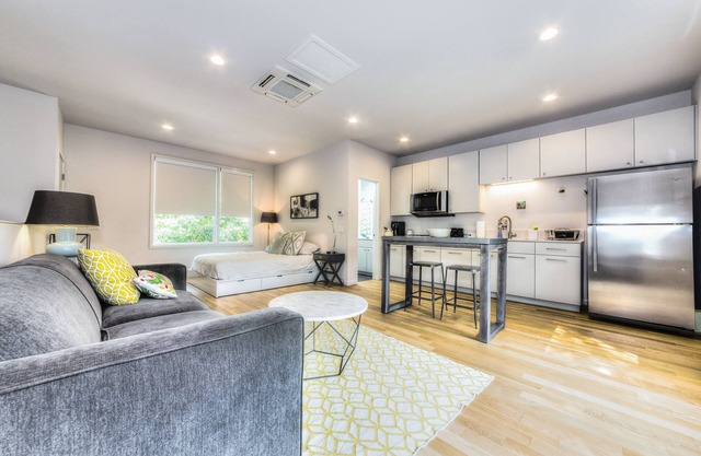 Modern Bright Clean New Apartment Walk To Zilker, Close To Downtown