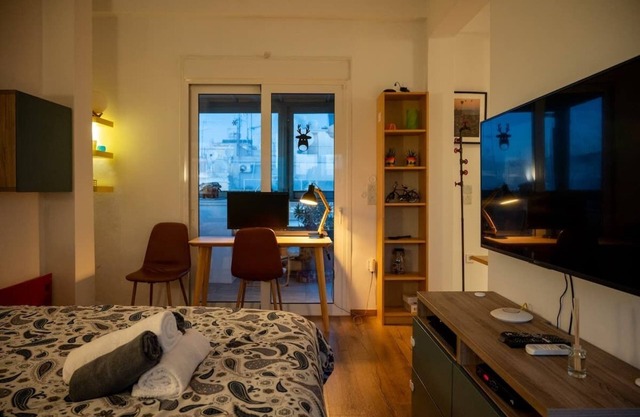 Modern Bright Cozy Top-floor Apartment & Terrace.n