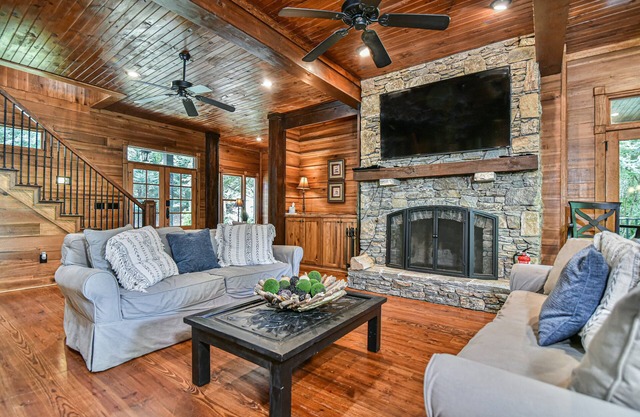 Modern Cabin 25 Min to Asheville/10 to Lake Lure