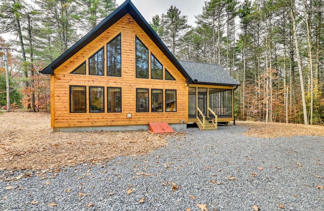 Modern Cabin with Hot Tub and Sacandaga Lake Access!