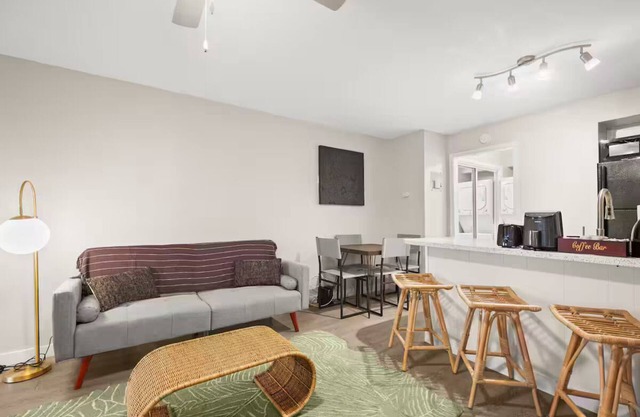 Modern & Central~XLstudio~5 min to Domain~F1 ready
