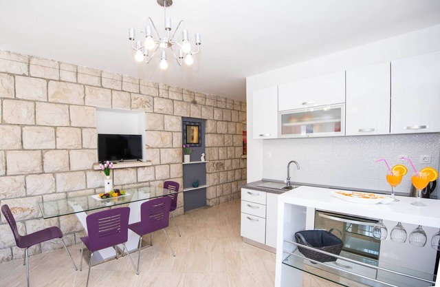 Modern Charming Apartment in Dubrovnik walking distance from historical Old tow